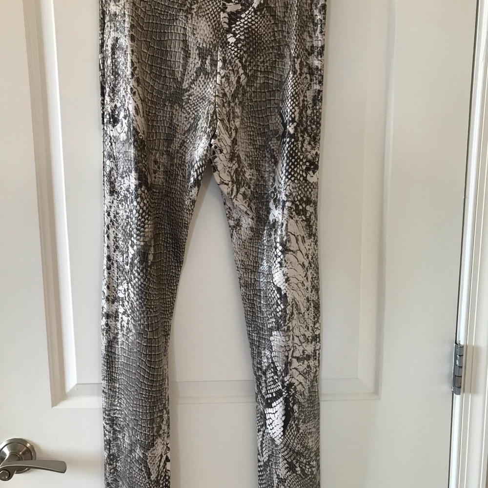 Women’s faux leather pants - Picture 5 of 6